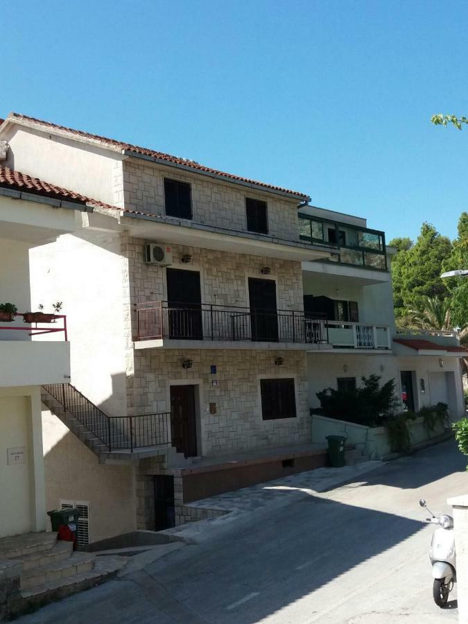 Apartmani Ivona Podgora Exterior photo